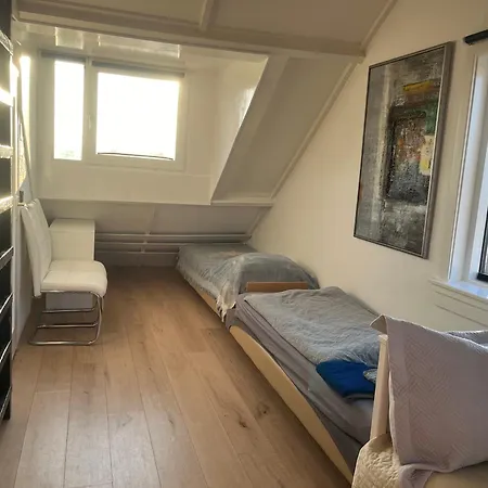 Zolderstudio Dichtbij Goffert Met Eigen Badkamer En Wc, Eigen Keuken, Eigen Ingang Nijmegen