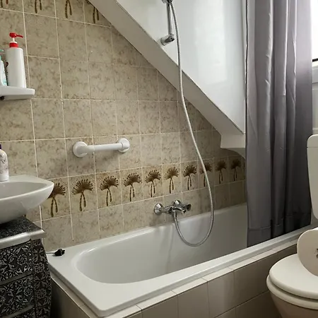 Zolderstudio Dichtbij Goffert Met Eigen Badkamer En Wc, Eigen Keuken, Eigen Ingang Nijmegen