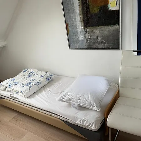 Zolderstudio Dichtbij Goffert Met Eigen Badkamer En Wc, Eigen Keuken, Eigen Ingang Bed & Breakfast Nijmegen