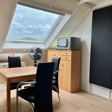 Zolderstudio Dichtbij Goffert Met Eigen Badkamer En Wc, Eigen Keuken, Eigen Ingang Panzió