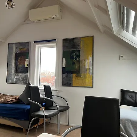 Zolderstudio Dichtbij Goffert Met Eigen Badkamer En Wc, Eigen Keuken, Eigen Ingang Panzió 3*