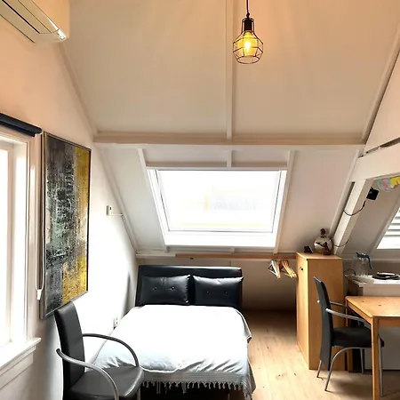 Zolderstudio Dichtbij Goffert Met Eigen Badkamer En Wc, Eigen Keuken, Eigen Ingang 3* Nijmegen