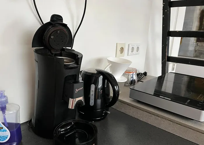 Panzió Zolderstudio Dichtbij Goffert Met Eigen Badkamer En Wc, Eigen Keuken, Eigen Ingang 3*