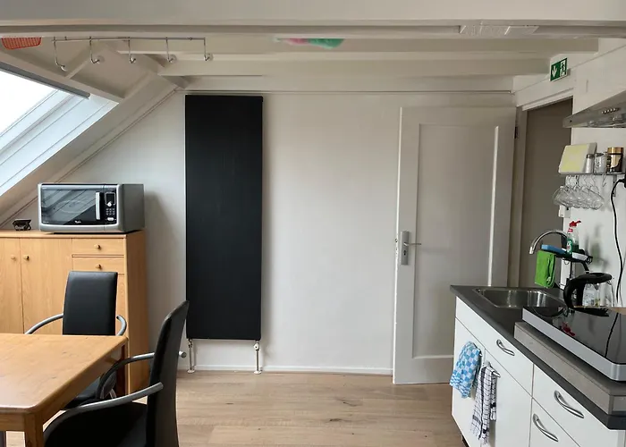 Zolderstudio Dichtbij Goffert Met Eigen Badkamer En Wc, Eigen Keuken, Eigen Ingang