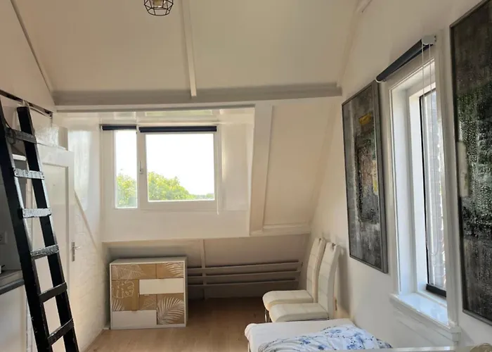 Zolderstudio Dichtbij Goffert Met Eigen Badkamer En Wc, Eigen Keuken, Eigen Ingang Panzió 3*