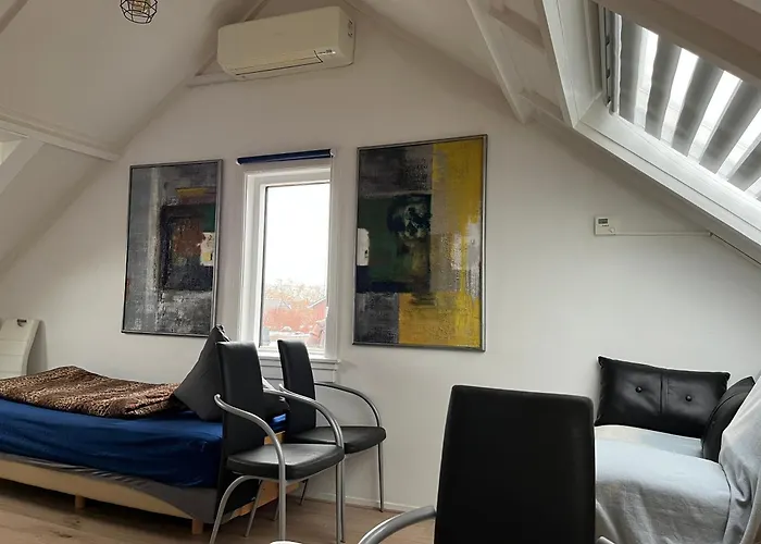 Zolderstudio Dichtbij Goffert Met Eigen Badkamer En Wc, Eigen Keuken, Eigen Ingang Panzió 3*