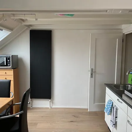 Zolderstudio Dichtbij Goffert Met Eigen Badkamer En Wc, Eigen Keuken, Eigen Ingang