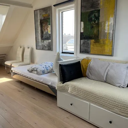 Zolderstudio Dichtbij Goffert Met Eigen Badkamer En Wc, Eigen Keuken, Eigen Ingang * Nijmegen